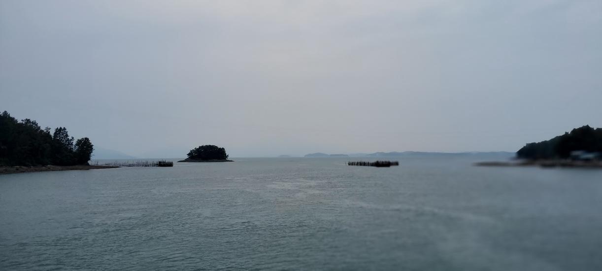 kgs사천바다에 설치된 죽방렴.jpg